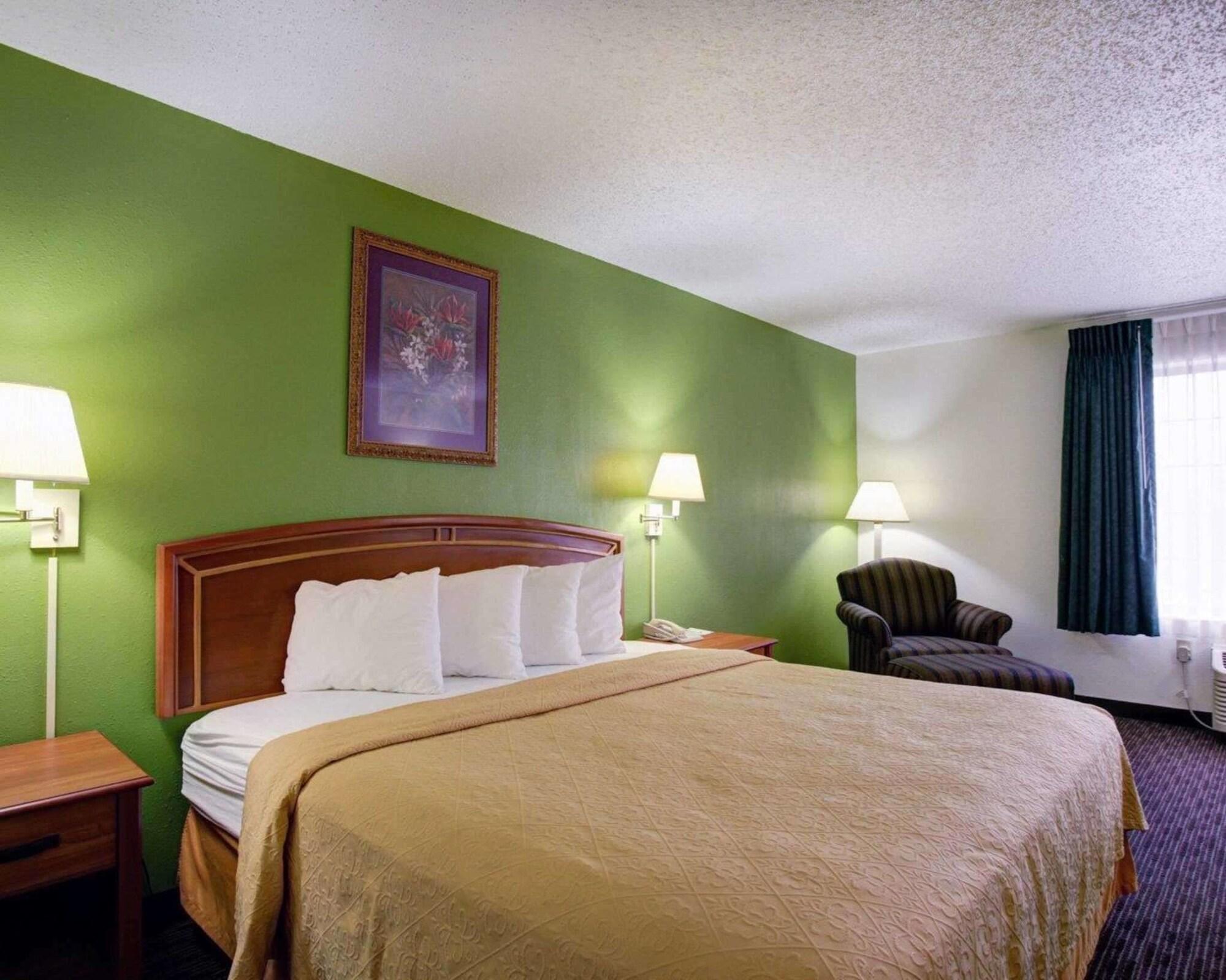 Quality Inn & Suites Airport Austin Exterior photo