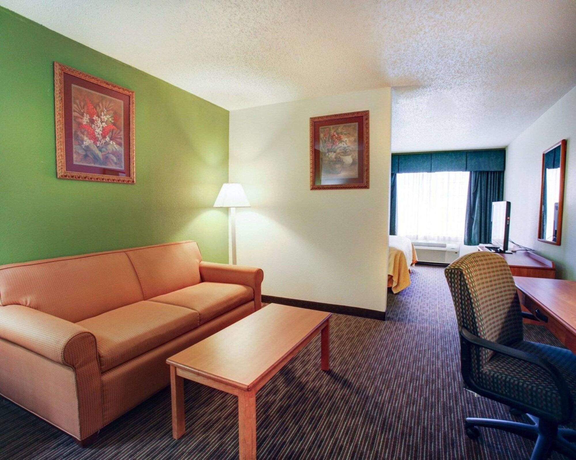 Quality Inn & Suites Airport Austin Exterior photo