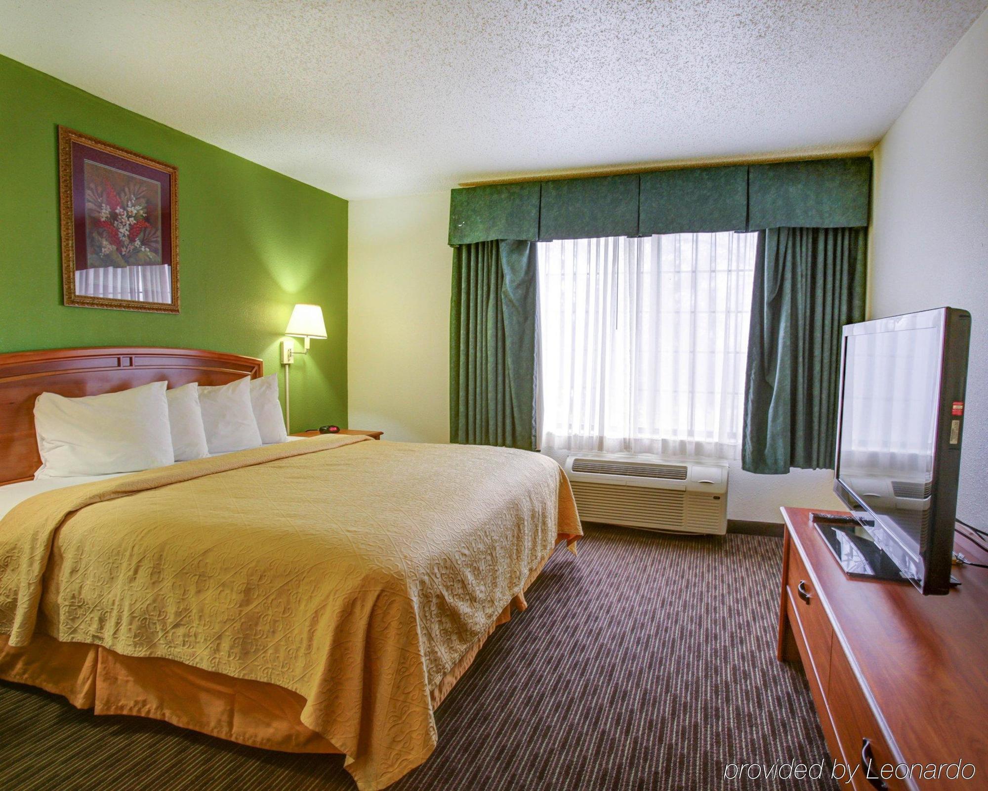 Quality Inn & Suites Airport Austin Exterior photo