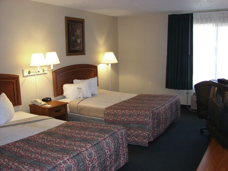 Quality Inn & Suites Airport Austin Exterior photo