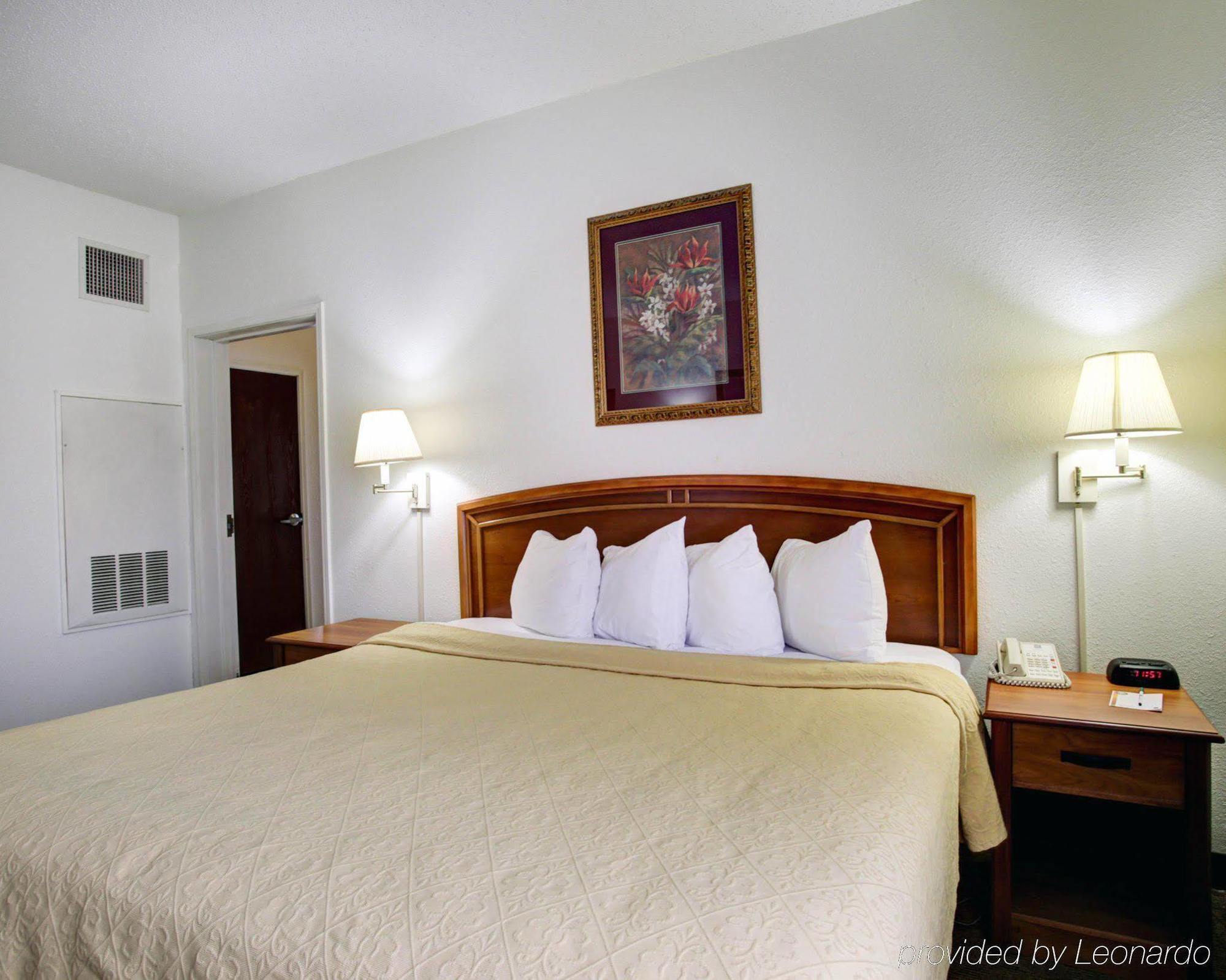 Quality Inn & Suites Airport Austin Exterior photo