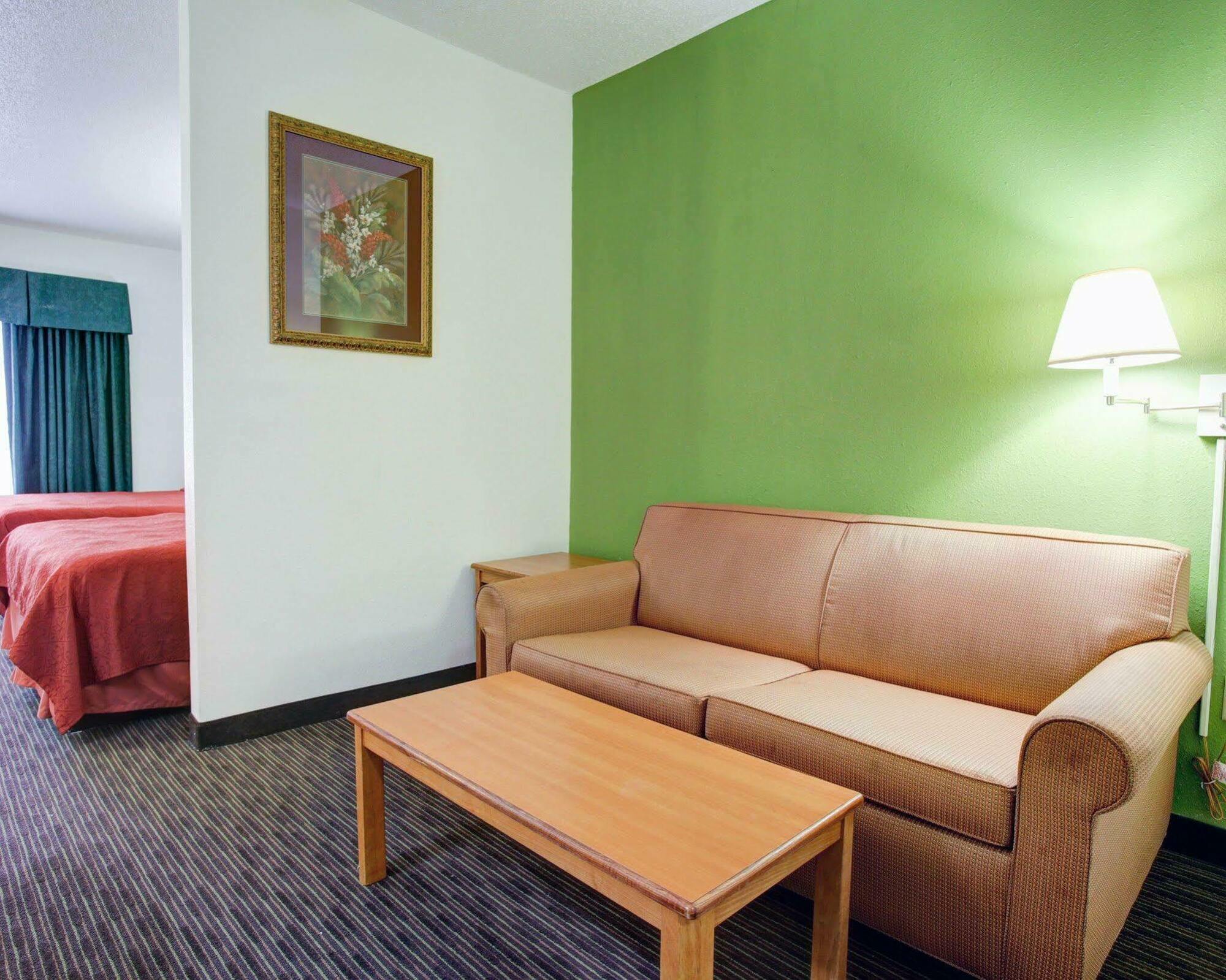 Quality Inn & Suites Airport Austin Exterior photo
