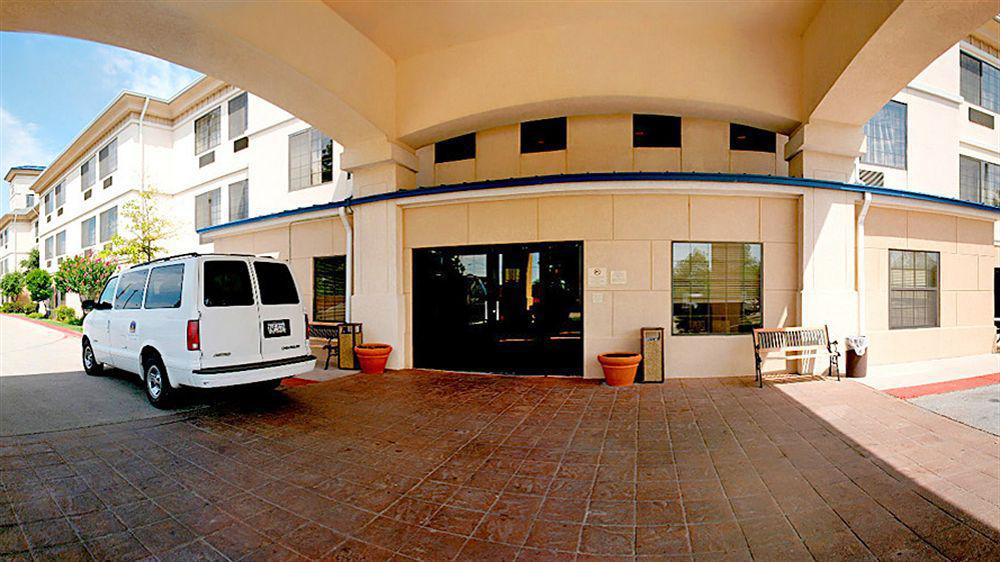 Quality Inn & Suites Airport Austin Exterior photo